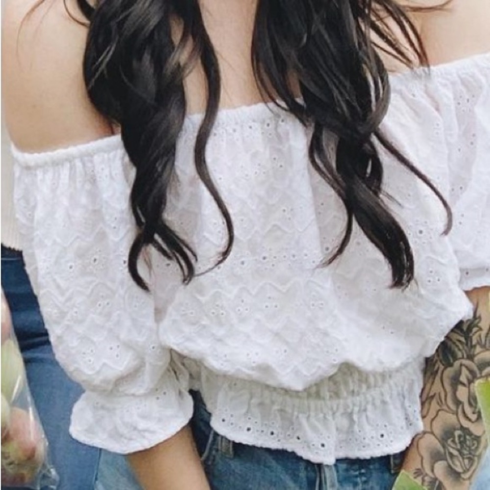 American Eagle White Crop Eyelet Blouse